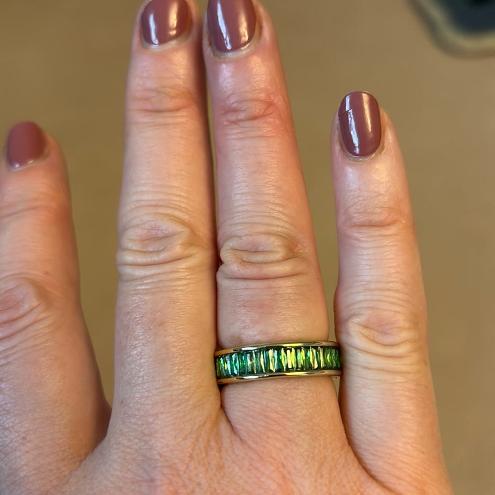 Kendra Scott emerald green ring size 7- never worn